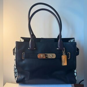 Coach Leather Carryall Tote in excellent condition